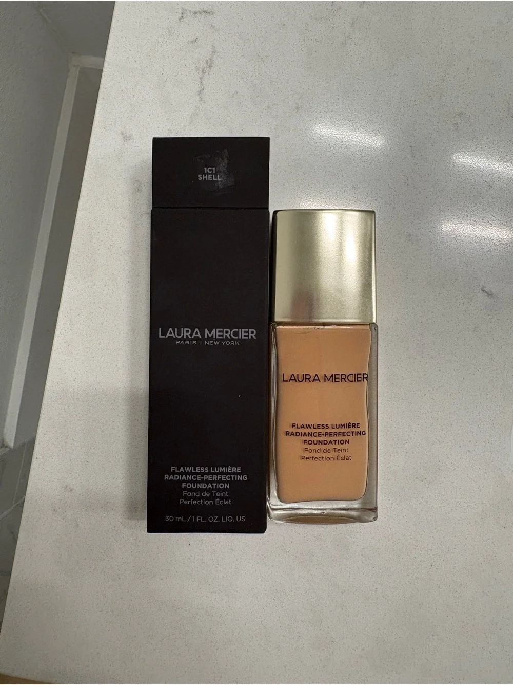 laura mercier Flawless Lumière Foundation - Shell (warm beige)
